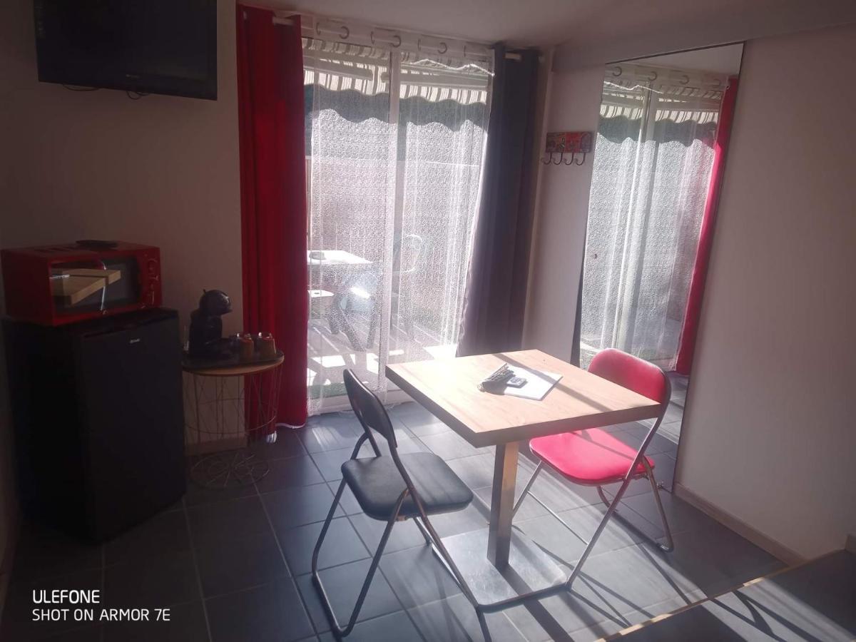 "Le Maloya" Chalets Independants -Chambre Balneo - Relais Motards Лакон Екстер'єр фото
