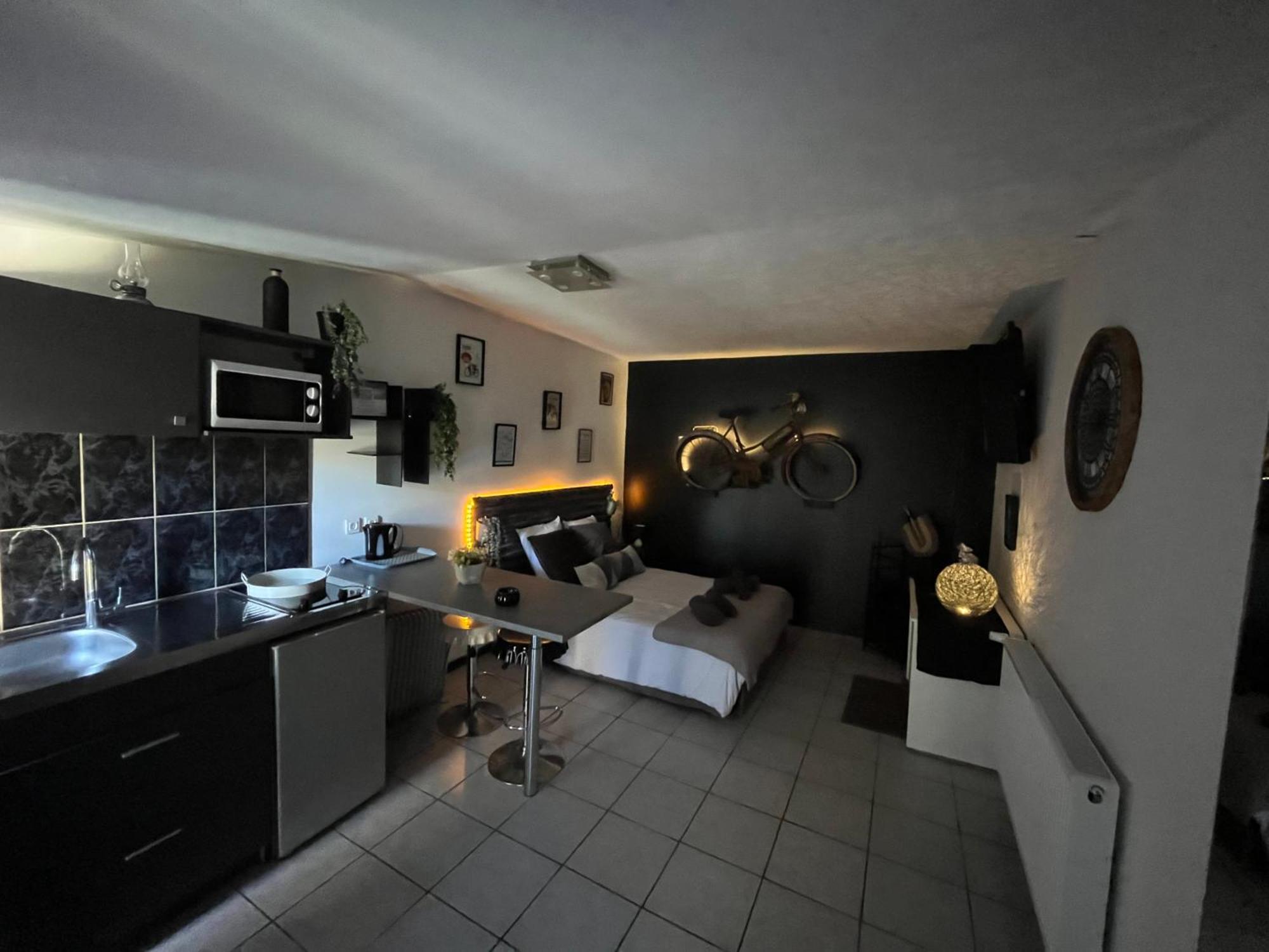 "Le Maloya" Chalets Independants -Chambre Balneo - Relais Motards Лакон Екстер'єр фото