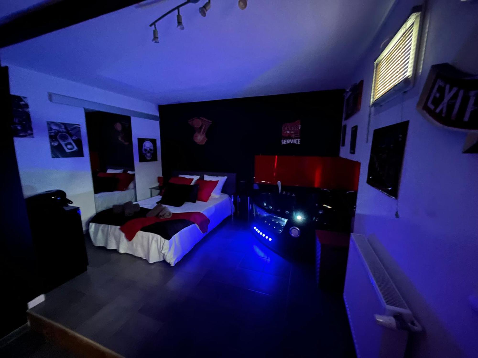 "Le Maloya" Chalets Independants -Chambre Balneo - Relais Motards Лакон Екстер'єр фото
