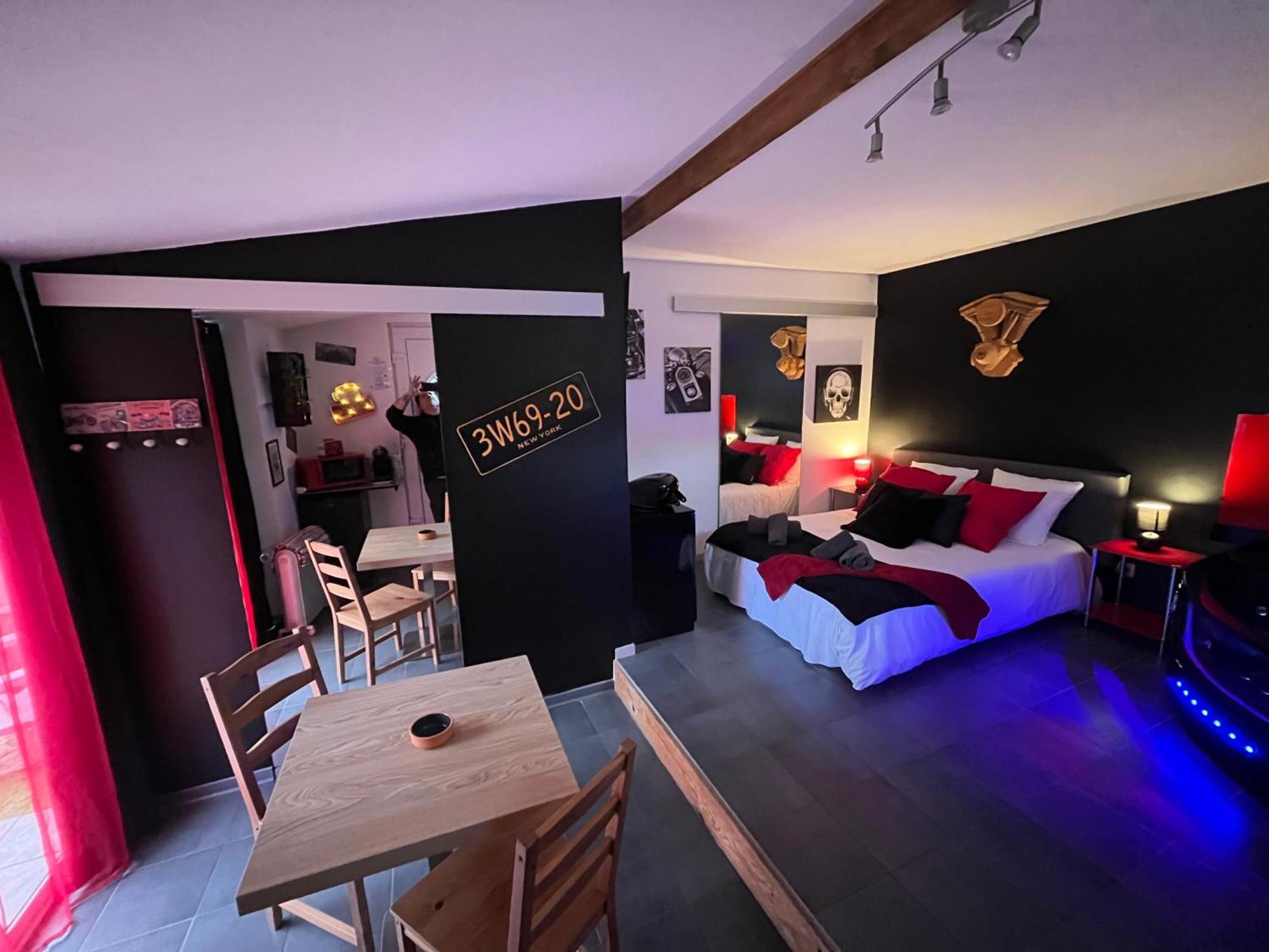 "Le Maloya" Chalets Independants -Chambre Balneo - Relais Motards Лакон Екстер'єр фото